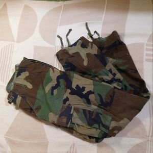 Authentic Army Camo Cargoes Size 27-31